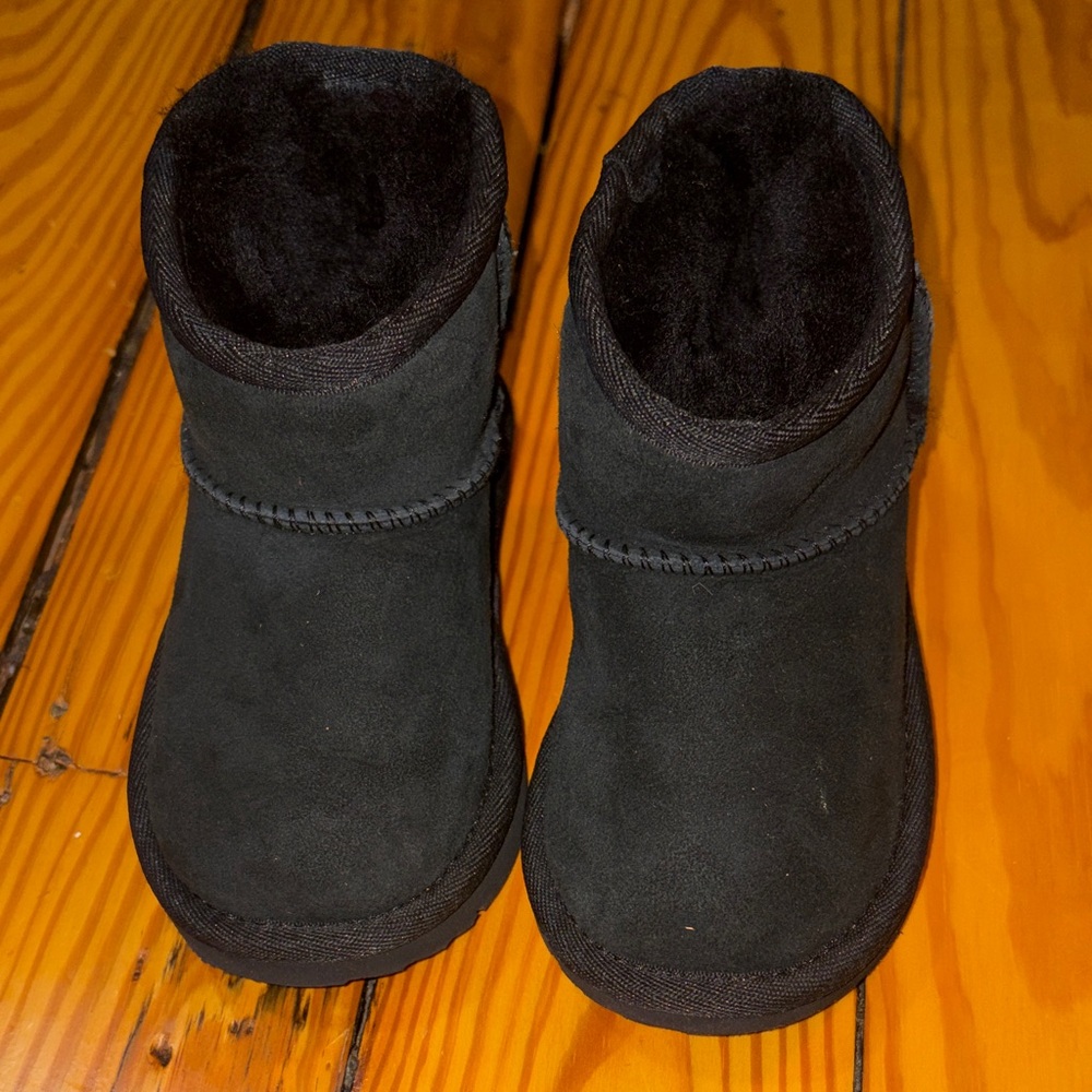 UGG Girl’s Black Boots Size 7